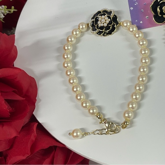 SUPER SALE CAMELLIA & CRYSTAL EARRINGS & BRACELET - Picture 2 of 8